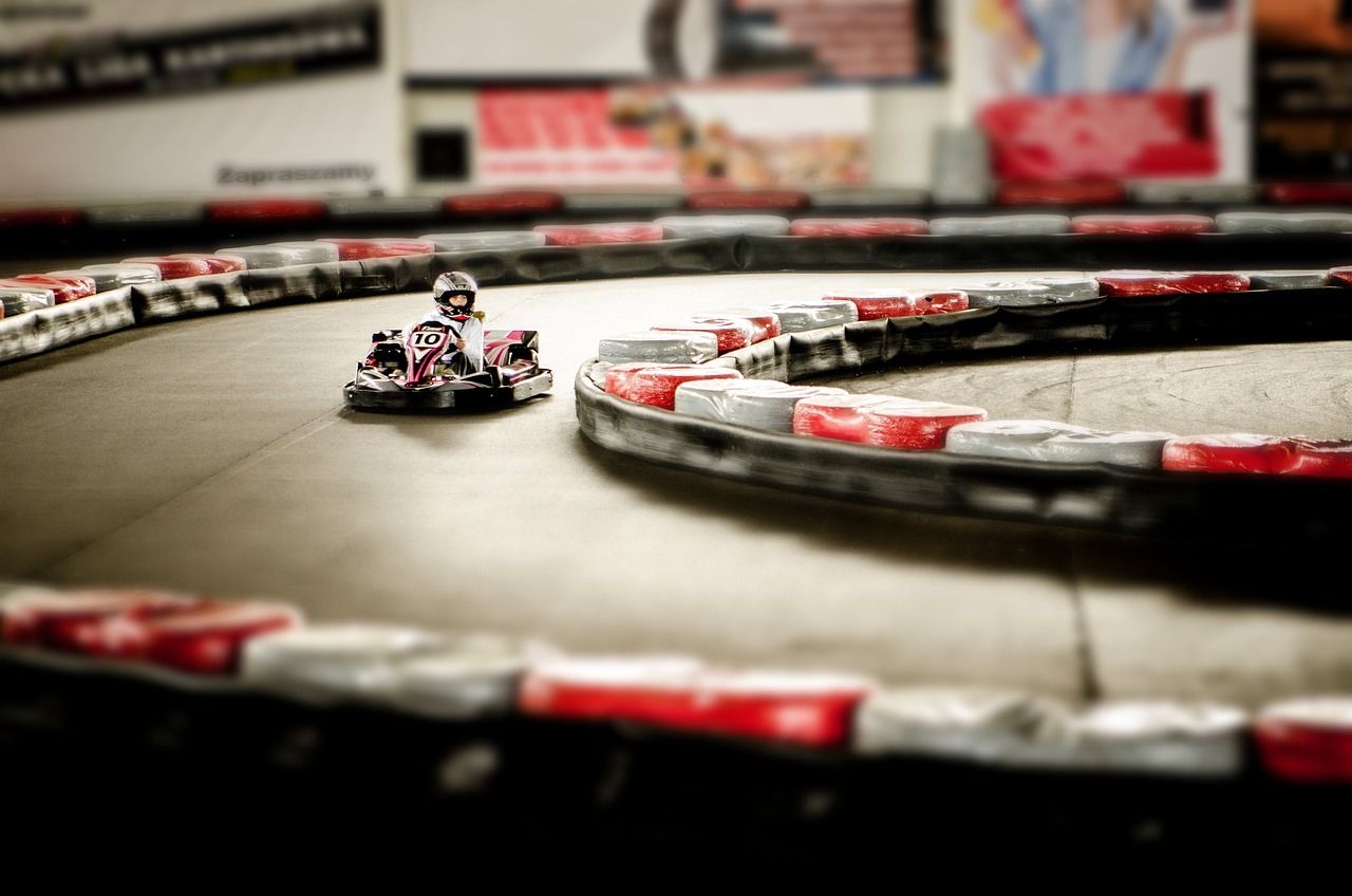 entdecken sie die besten indoor-spiele für spaß und unterhaltung in innenräumen. ideal für familien, freunde oder als aktivität an regnerischen tagen.