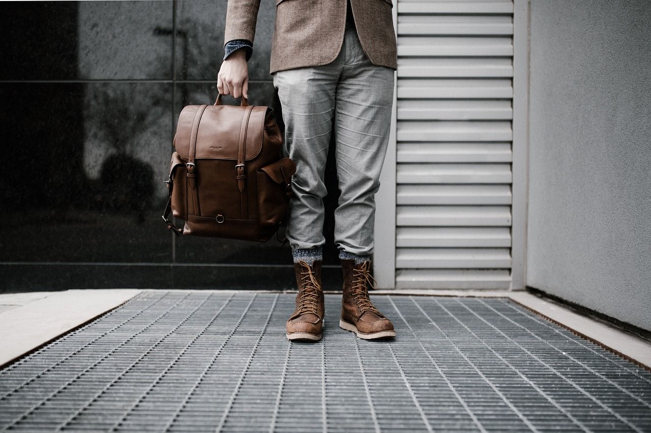 entdecken sie unsere stilvollen und funktionalen wickeltaschen, die perfekt für eltern unterwegs sind. optimaler komfort, viel stauraum und durchdachtes design vereinen sich in unseren wickeltaschen, damit sie alles notwendige für ihr baby immer griffbereit haben.