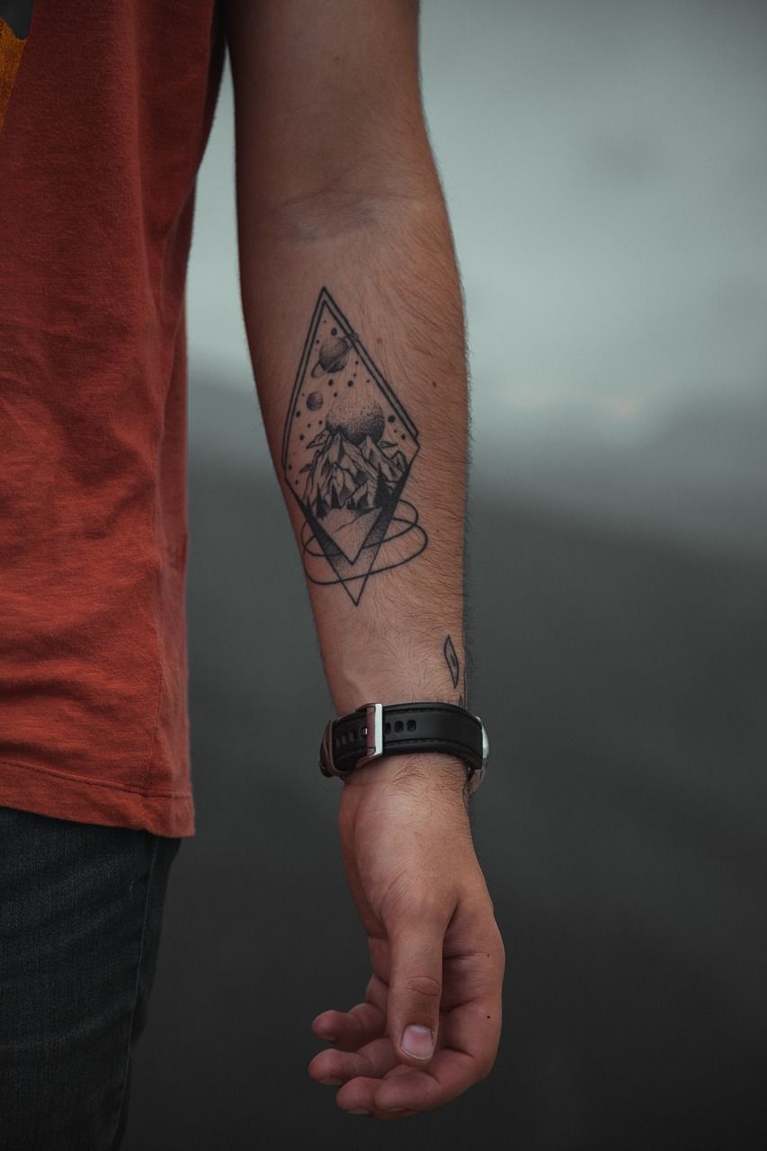 entdecken sie die faszinierende welt der wandtattoos! verleihen sie ihren wänden mit kreativen und einzigartigen designs einen persönlichen touch. ideal für jeden raum und leicht anzubringen.