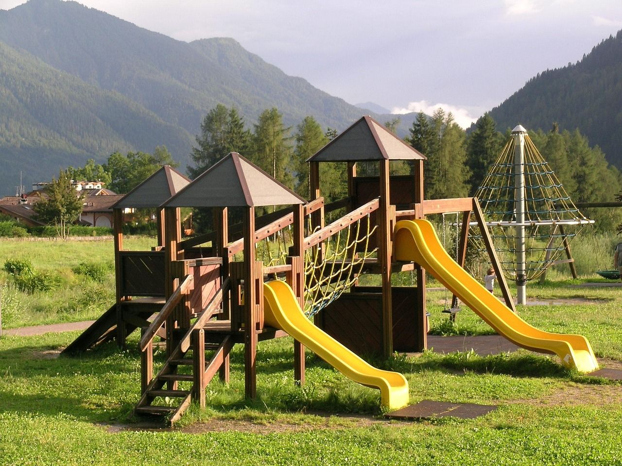 entdecken sie die besten spielplätze für kinder! unsere umfassende liste bietet eine vielzahl von spielmöglichkeiten, sicheren umgebungen und kreativen designs, die das spielen und die entwicklung ihrer kinder fördern. ideal für familien auf der suche nach spaß und abenteuer im freien.