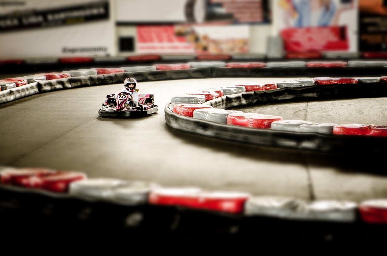 entdecken sie die besten indoor-spiele für spaß und unterhaltung in innenräumen. ideal für familien, freunde oder als aktivität an regnerischen tagen.