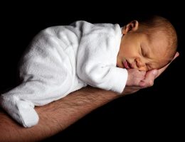 entdecken sie wertvolle tipps und ratschläge zur säuglingspflege. lernen sie, wie sie das wohlbefinden und die gesundheit ihres babys fördern können, während sie liebevoll und sicher auf die bedürfnisse ihres kleinen schatzes eingehen.