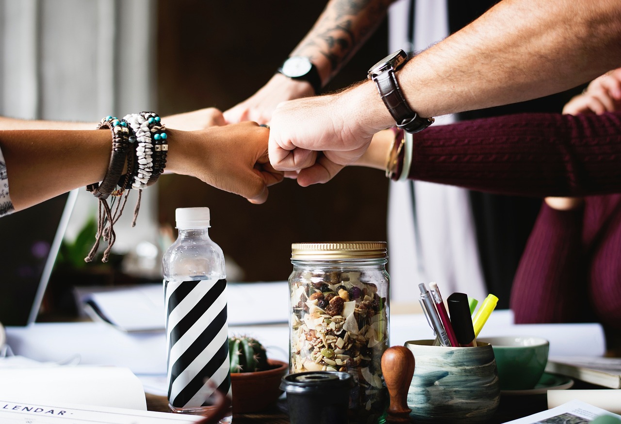 entdecken sie die spannende welt des bondings! lernen sie die verschiedenen techniken und materialien kennen, die für eine optimale verbindung in der kunst, im handwerk und in der industrie verwendet werden. erfahren sie mehr über die vorteile und anwendungen von bonding in verschiedenen bereichen.